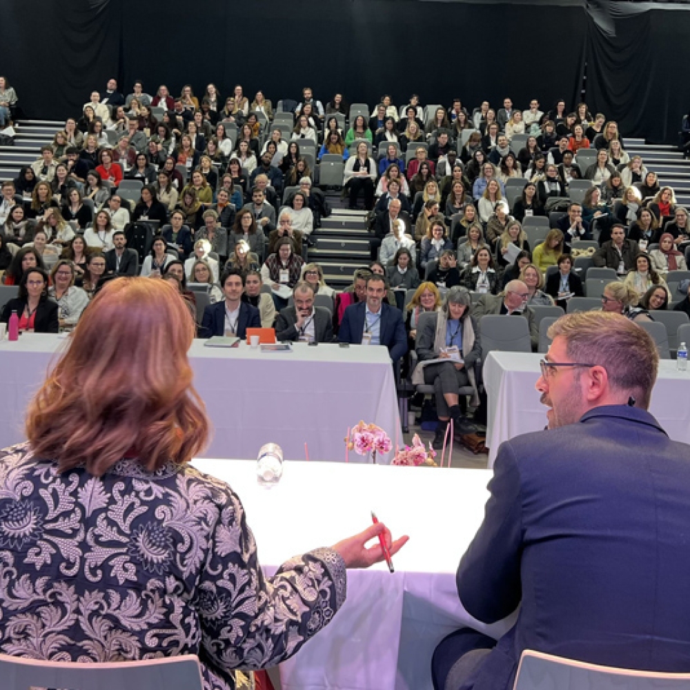 Q R Manikas Renner 2 CongresCosmeto2025.jpg